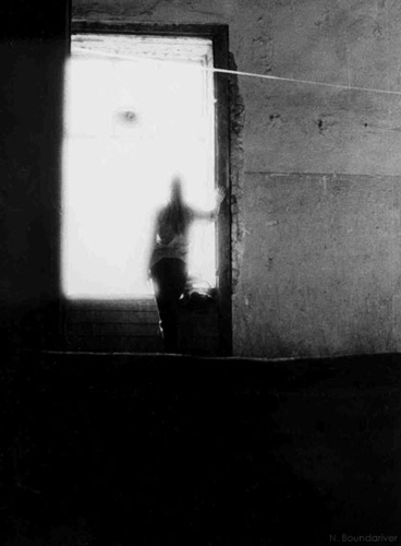 чб фотография window